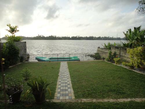 Bed & Breakfast Sapara River Guest