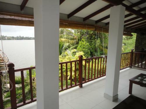 Bed & Breakfast Sapara River Guest