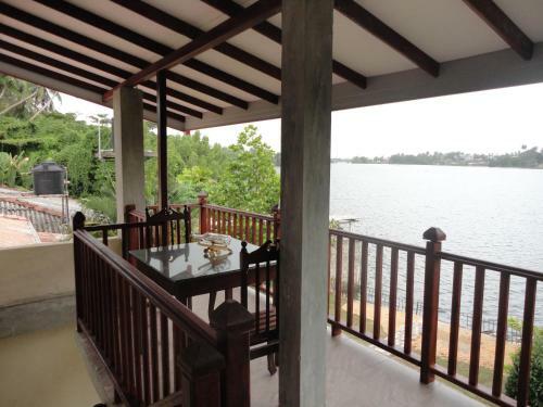 Bed & Breakfast Sapara River Guest