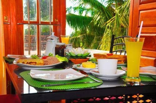 Hostal Senero House