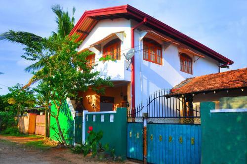Hostal Senero House