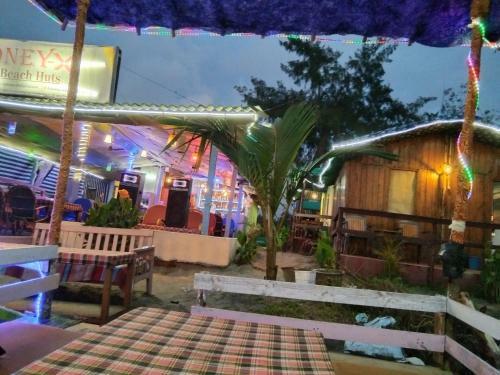 Hostal Sydney X Cafe & Beach Huts