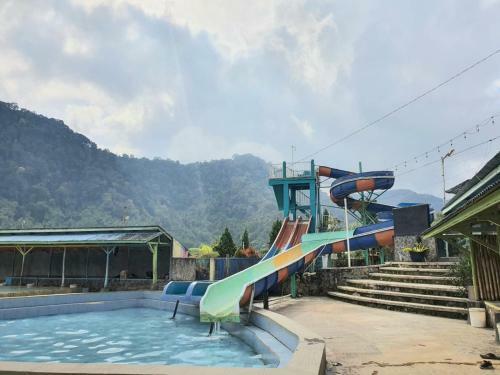Hostal Pemandian Air Panas Dan Penginapan Green Suta