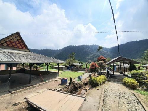 Hostal Pemandian Air Panas Dan Penginapan Mitra Sibayak