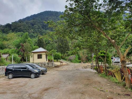 Hostal Pemandian Air Panas Dan Penginapan Mitra Sibayak