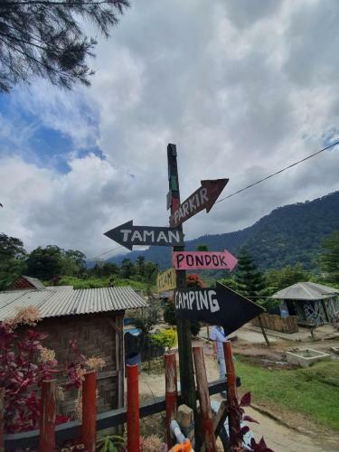 Hostal Pemandian Air Panas Dan Penginapan Mitra Sibayak