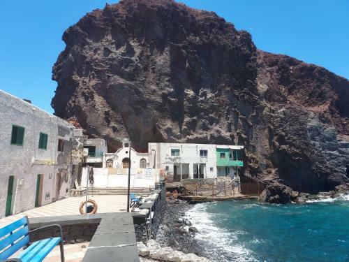 Apartment On The Beach And Ocean Sounds