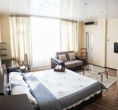 Apartment On Kunayeva 38