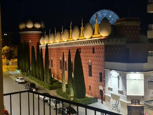 Apartamentos Enfrente Del Museo Dal�