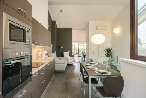 Apartamento �tico Enfrente Del Museo Dal�