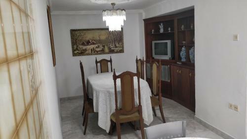 Casa Familiar Con Barbacoa