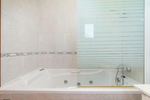New! Villa Es Puig With Pool, Bbq, Wifi