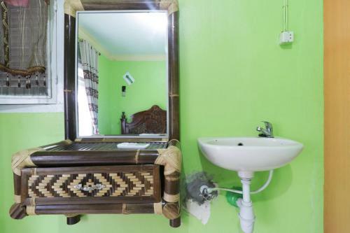 Waroeng Transit & Depary Homestay