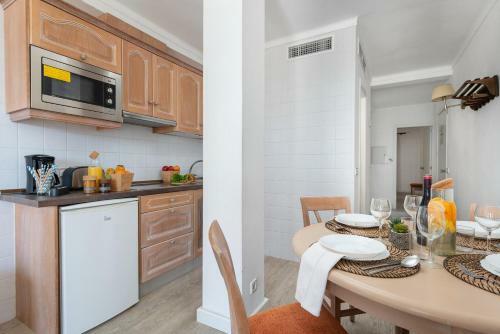 Ideal Marina II Beachfront Apartment!