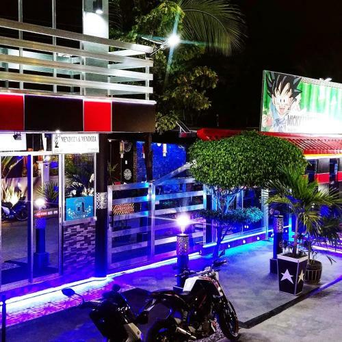 Micky Santoro Hotel & Restaurant
