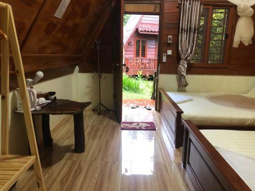 Hostal Mondulkiri Pizza Bungalows