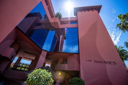 Marina Luxury Apartment