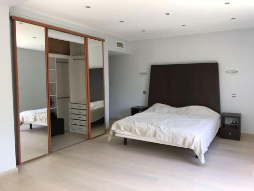 Modern 3 Bed Beach Side Private Villa