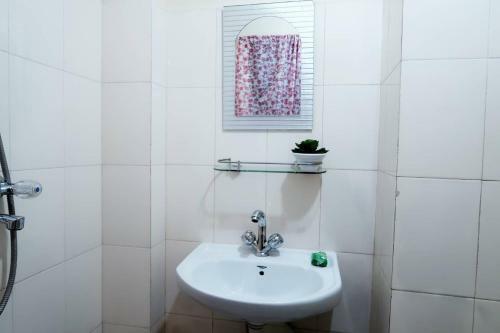 Bed & Breakfast Cheep Room Mero Hotel
