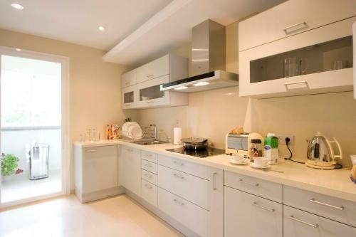 Heaven Beach Apartments, Apt 402