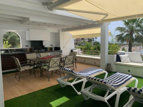 Apartamento Primera L�nea de Playa, Golf Y Vistas Al Mar