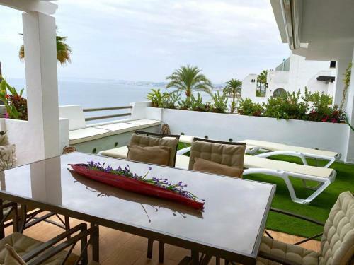 Apartamento Primera L�nea de Playa, Golf Y Vistas Al Mar