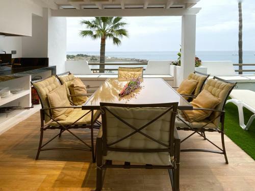 Apartamento Primera L�nea de Playa, Golf Y Vistas Al Mar