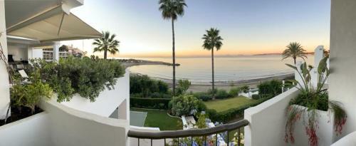 Apartamento Primera L�nea de Playa, Golf Y Vistas Al Mar