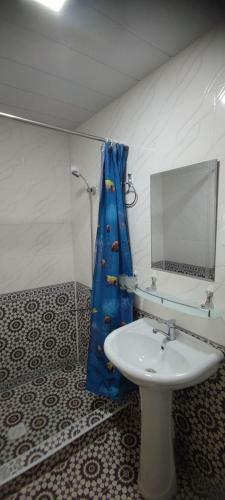 Hostal Shukrona Guest House