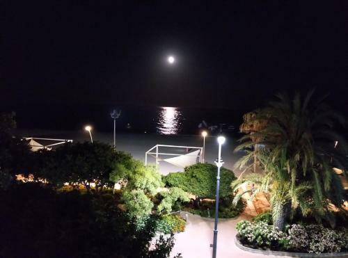 Apartamento First Line Beach Sea View Estepona