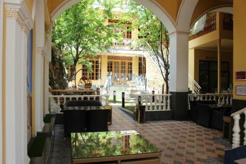 Hostal Atlas B&B Guest House
