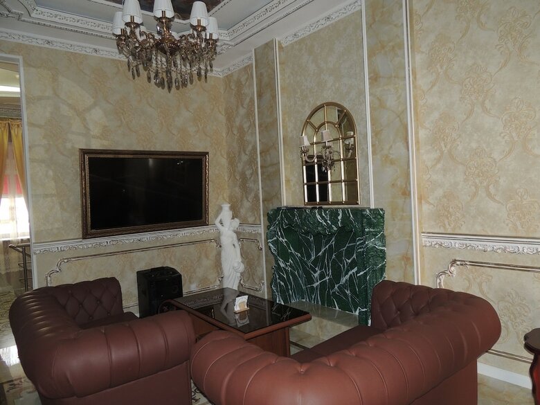 Lion Hotel