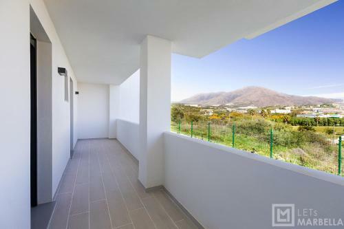 Estepona Sunsets - Modern 3-br Beachside Apartment