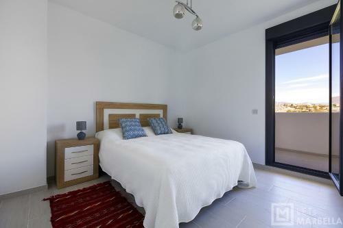 Estepona Sunsets - Modern 3-br Beachside Apartment