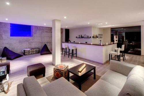 Stunning 9 Bedroom Villa With Sea Views