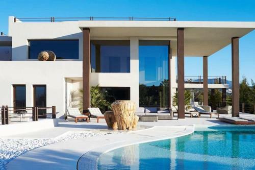 Stunning 9 Bedroom Villa With Sea Views