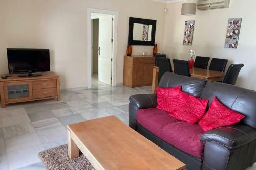 Estepona Seaview Apartment Seletur