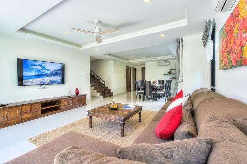 Villa Nata With Pool And 800 M Away From Beach
