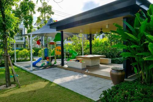Townhouse At Laguna Park By Lofty