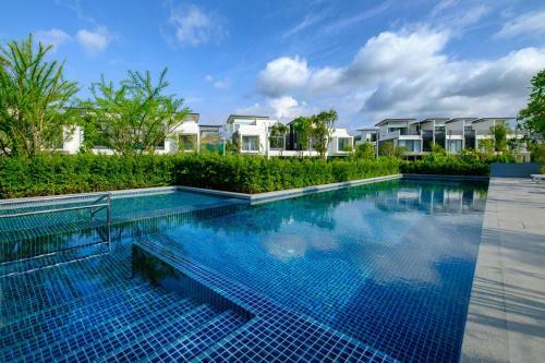 Townhouse At Laguna Park By Lofty