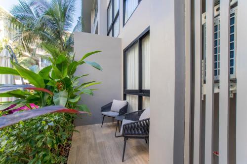 1 Bdr Pool Access Apartment Bangtao #104