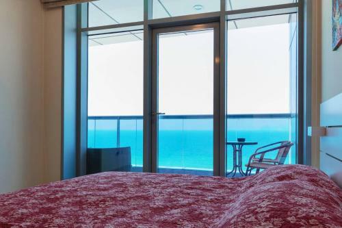 Luxury 1 Br Beach Apartment With Full Sea View