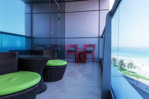 Luxury 1 Br Beach Apartment With Full Sea View