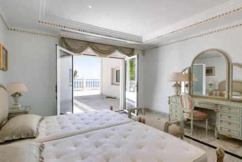 The Palace Marbella - Lavish Beachfront Villa