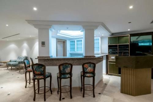 The Palace Marbella - Lavish Beachfront Villa