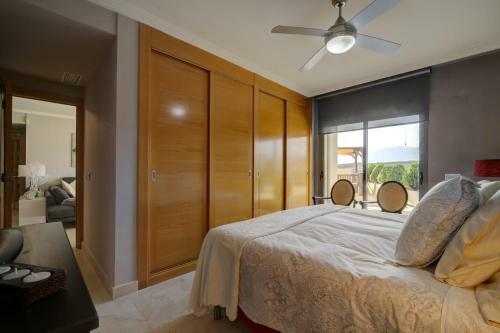 Acosta- Incredible Designer's Terraced Flat