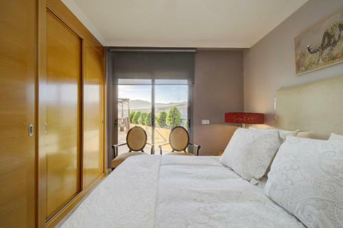 Acosta- Incredible Designer's Terraced Flat