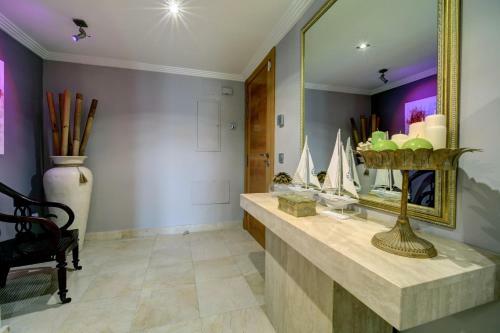 Acosta- Incredible Designer's Terraced Flat