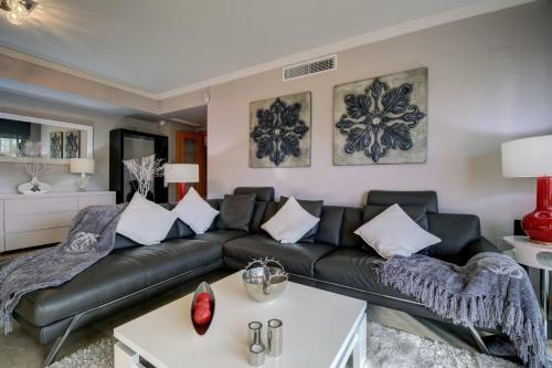 Acosta- Incredible Designer's Terraced Flat