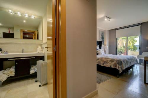 Acosta- Incredible Designer's Terraced Flat